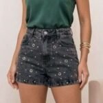 short Jeans Black Com Aplicação