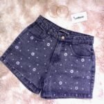 short Jeans Black Com Aplicação