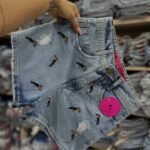 Short Jeans Bordado Mini-Tucano